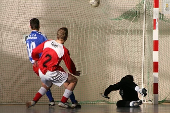 Zdjęcia z albumu 2007-02-03 - Halowy Turniej Piłki Nożnej z okazji Jubileuszu 80-lecia KS Skra