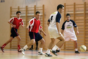 Zdjęcia z albumu 2007-02-03 - Halowy Turniej Piłki Nożnej z okazji Jubileuszu 80-lecia KS Skra