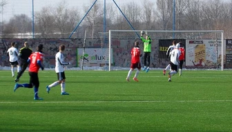 Tradycyjnie już sporo goli w sobotnich sparingach. Tym razem jednak był remis 0:0