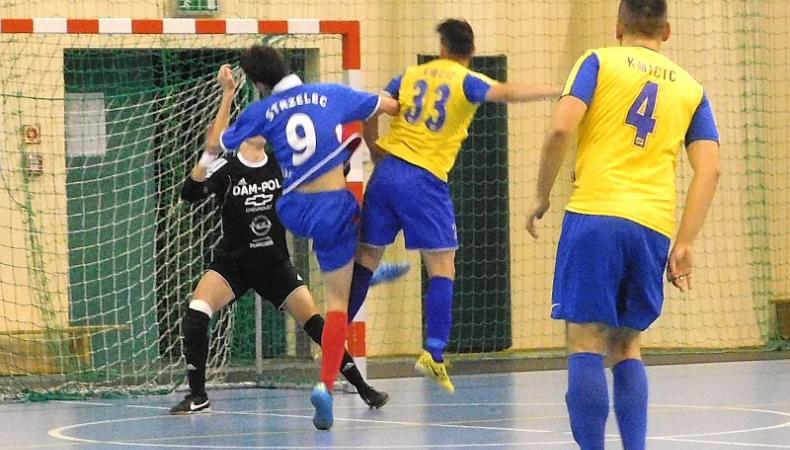 14110-II_liga_futsalu_tuzin_goli_w_Hali_Polonia_Kmicic_wiceliderem_tabeli