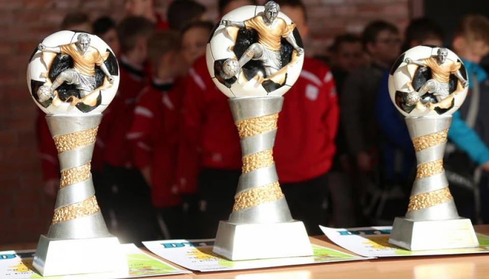 Orliki Znicza Kłobuck z głównym trofeum XII MM Powiatu Kłobuckiego w HPN