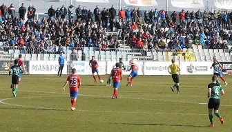II liga: sobotnie emocje w meczu Rakowa z Błękitnymi Stargard rozpoczną się o g. 14:00