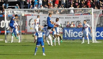 [FOTO]  Nice 1 Liga: bezbramkowy remis Rakowa z Miedzią Legnica