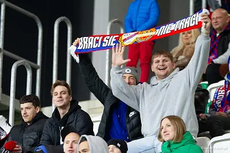 Kibice na meczu Ligi Konferencji: Raków - Universitatea