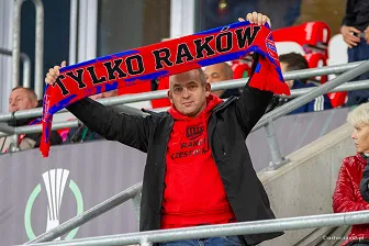 Kibice na meczu Ligi Konferencji: Raków - Universitatea