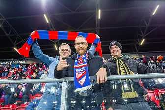 Kibice na meczu Ligi Konferencji: Raków - Universitatea