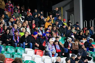 Kibice na meczu Ligi Konferencji: Raków - Universitatea