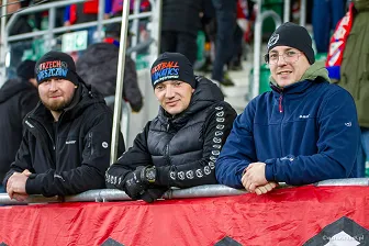 Kibice na meczu Ligi Konferencji: Raków - Universitatea