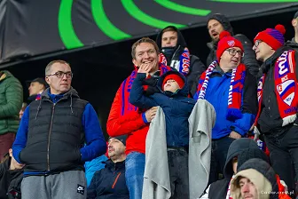 Kibice na meczu Ligi Konferencji: Raków - Universitatea