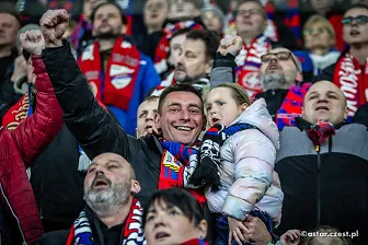 Kibice na meczu Ligi Konferencji: Raków - Fiorentina