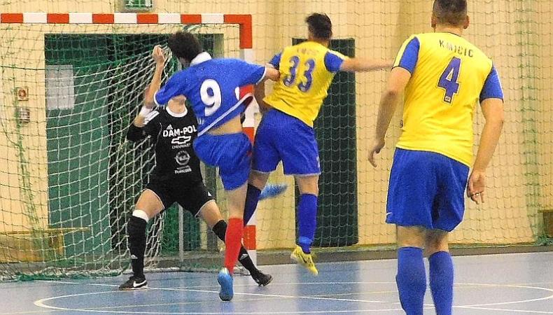 15126-II_liga_futsalu_porazka_raczej_nieoczekiwana_Kmicica