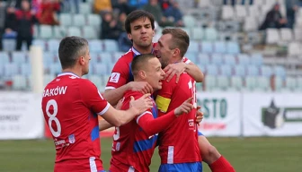W tym meczu najważniejsze były 3 punkty. I są ! Raków – Wisła Puławy 2:1