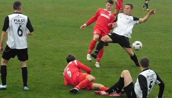 [FOTO]  „Okręgówka”: po sobotnich meczach 9-tej kolejki sporo zmian w tabelach
