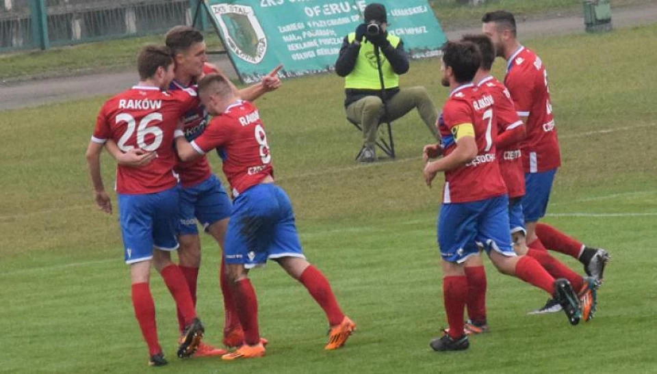 II liga: szansa Rakowa na kolejne 3 punkty. Do Częstochowy przyjeżdża Polonia Warszawa