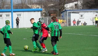 Młodzi adepci futbolu zagrali dla Pawełka