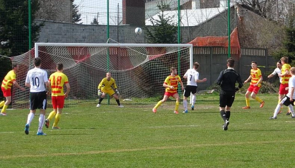 [FOTO i VIDEO] Niedziela na boiskach „okręgówki” zaczęła się od 3-ch goli!
