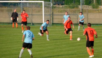 „Okręgówka” gr.II : wyjazdowe wygrane lidera i wicelidera tabeli.