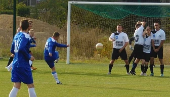 [FOTO] W Klasie „A” : w gr.I – w meczu beniaminków lepsza Olimpia Tr.
