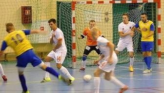 II liga futsalu : trwa seria wygranych lidera z Częstochowy