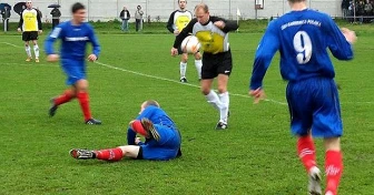 IV liga : remis w sobotnich „derbach” w Woźnikach, wyjazdowa porażka Zielonych