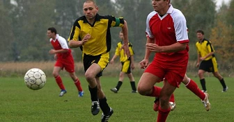 W weekendowych meczach na boiskach Klasy „B” strzelono 72 gole