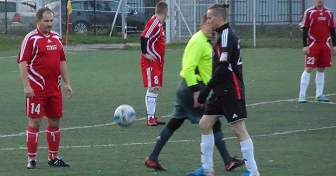 [VIDEO]  W Lidze Amatorów : obrońca tytułu przegrał z Drog-Budem 0:3