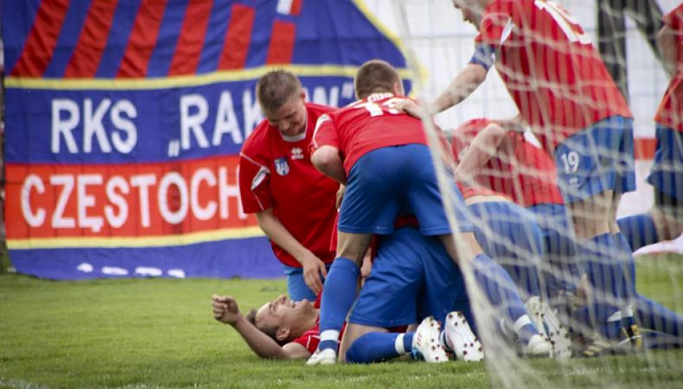 II liga : Raków wygrał z Siarką i złapał kontakt z czołówką tabeli