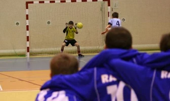 W halowym turnieju w Mstowie grali Młodzicy !