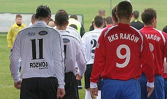 II liga : Raków – Rozwój Katowice 0:1, częstochowianie kończyli mecz w „9”!